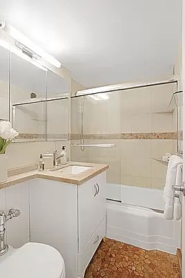 5th image of 440 E 79th St APT 14C