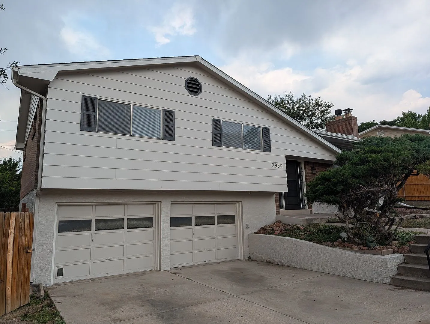 Available Now! 3 Bedroom plus Office, 3 Bathroom - Great Mountain View! — Photo 2