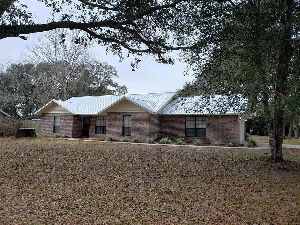 1st image of 128 SW Camden Pl