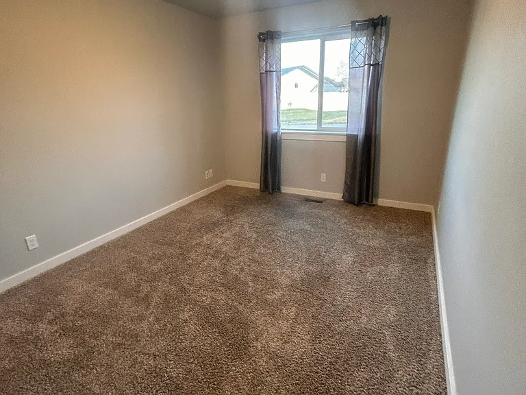 2070 Kelly Dr — Photo 15