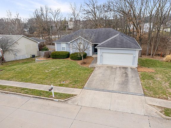 3rd image of 3913 Woods Edge Rd