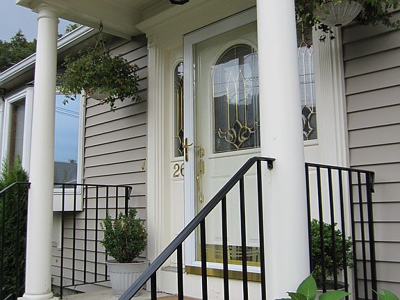 2nd image of 26 Elmwood Cir