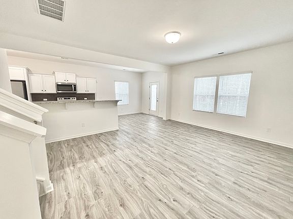 2nd image of 366 Pearl St