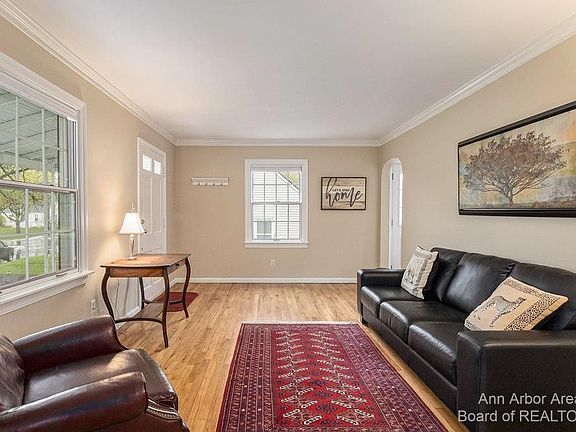 3rd image of 614 Wilton Ct