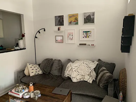 Rented by Salon Realty Corp | media 8