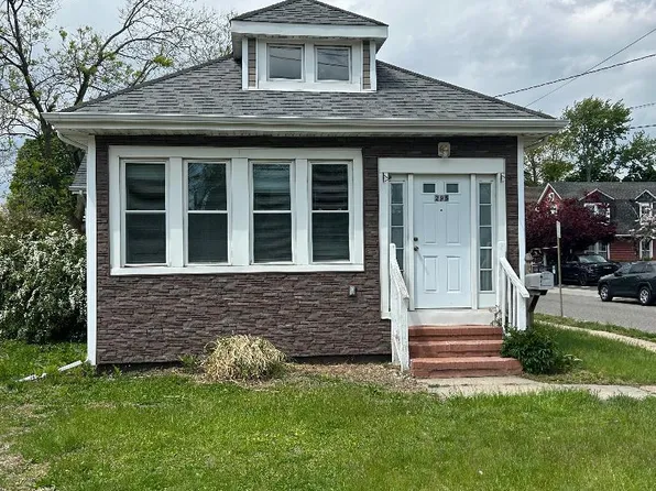 295 Conklin Street #295, Farmingdale, NY 11735