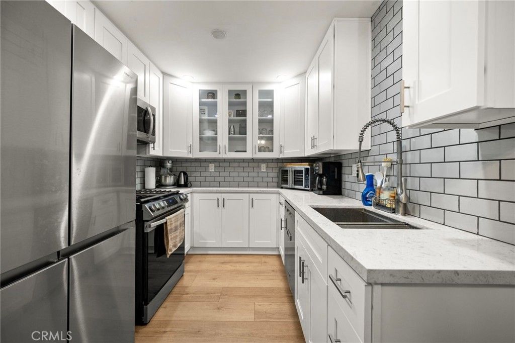 2452 Chelsea Pl APT M, Santa Monica, CA - View 5