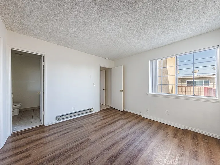 810 E Grand Ave — Photo 18