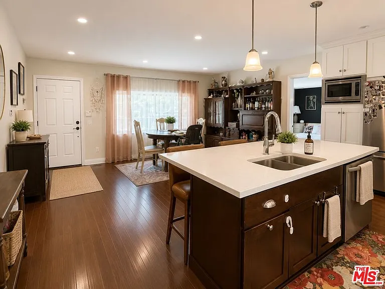 6525 Wilkinson Ave — Photo 2