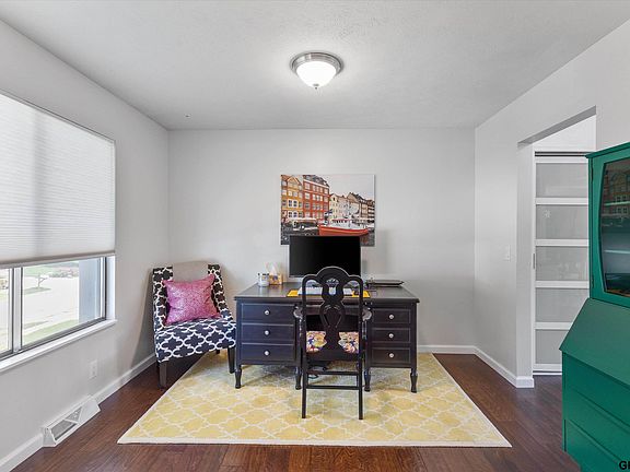 5th image of 10205 Weir St