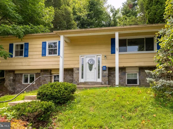 337 Golf Hills Rd, Havertown, PA 19083