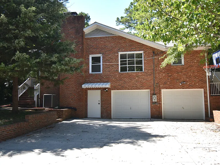1800 Kirkwood Dr — Photo 3