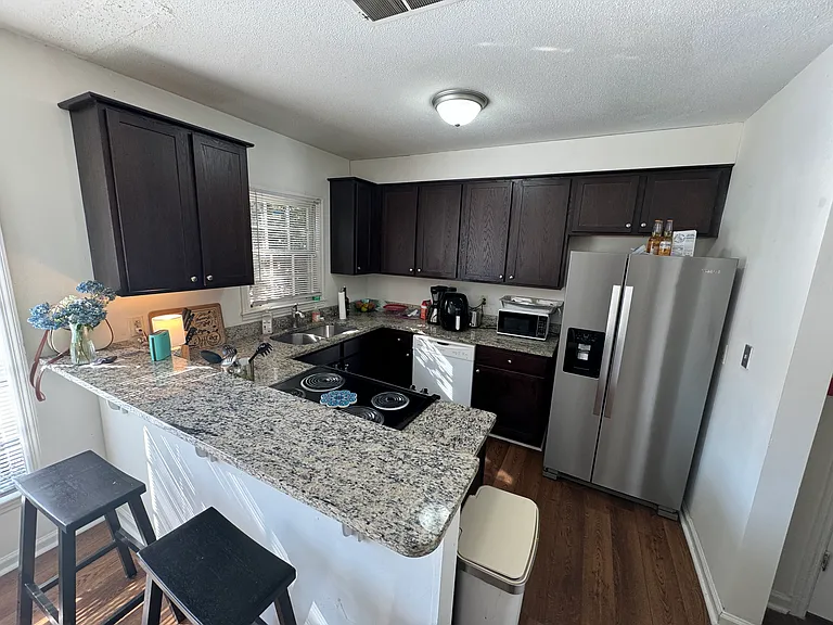 525 Waddell St #10 — Photo 6