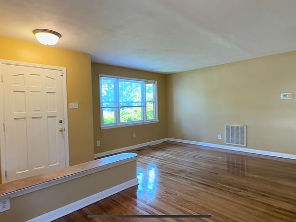 5th image of 2680 Leeds Ave
