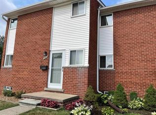 8665 Sterling St, Center Line, MI 48015