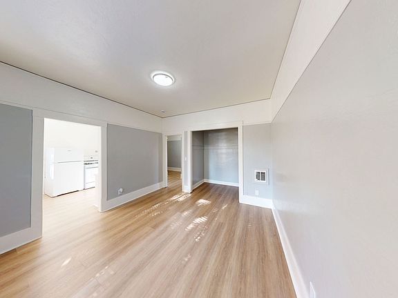 4th image of 547 24th St #8