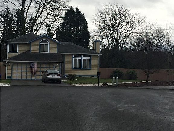 2nd image of 637 Acorn Ct SE