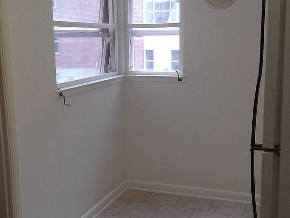 4th image of 352 S 1st Ave #107