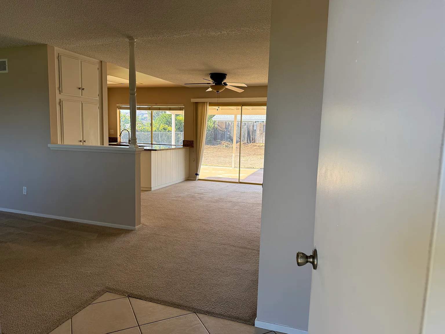 3 bed, 1305 sqft, $3,990 — Photo 2