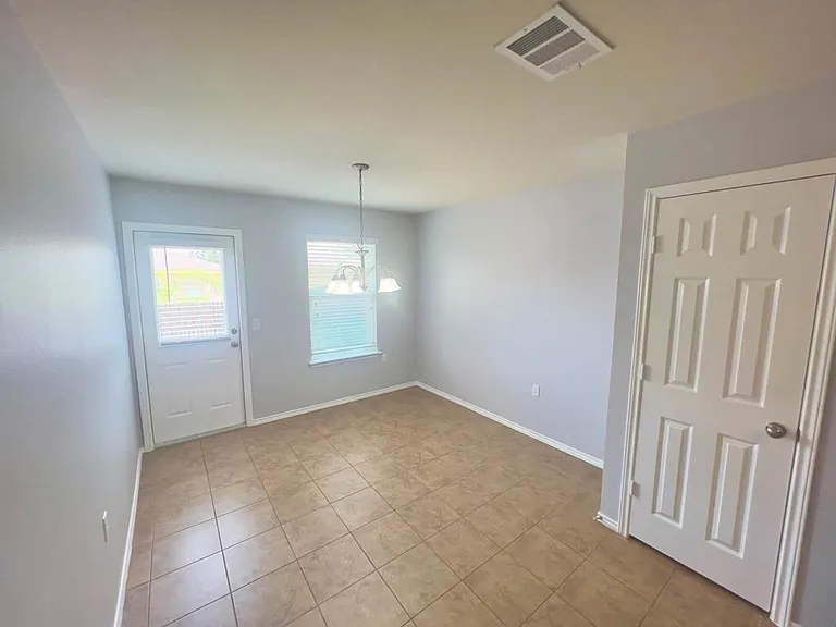 5813 Knoll Pines Pass — Photo 8