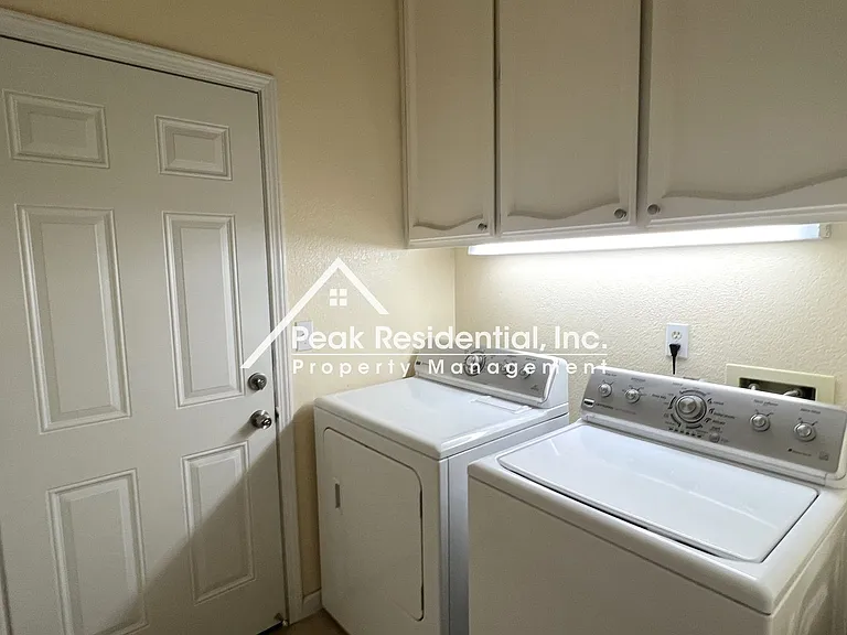 402 Harlow Ct — Photo 28