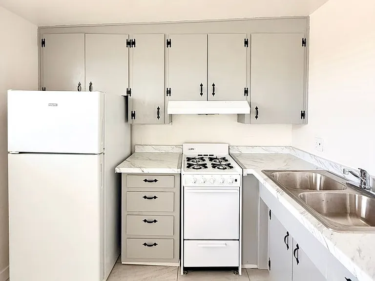 622 N B St — Photo 2