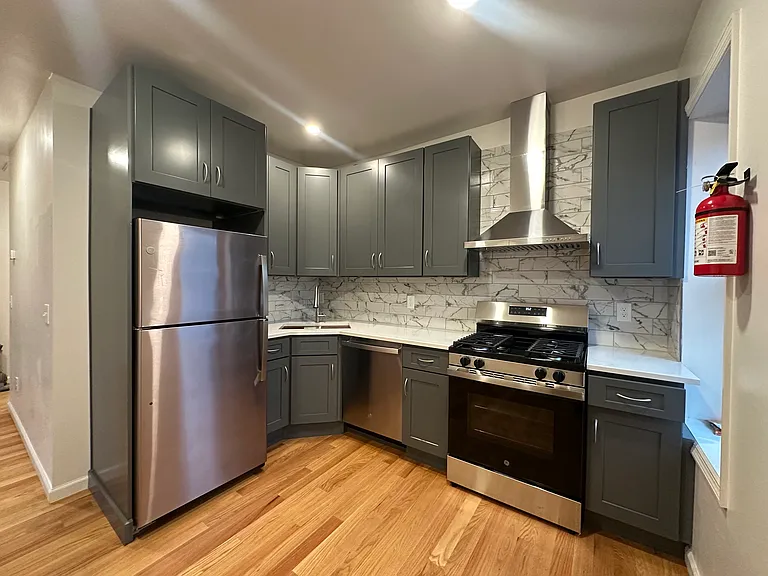 31 Benkard Ave #3 — Photo 1