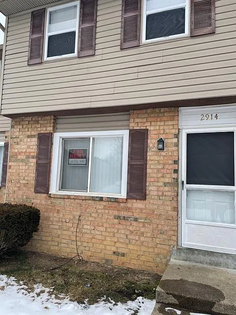 2914 Poolside Dr photo 1