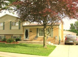 15622 Cambridge Dr, Fraser, MI