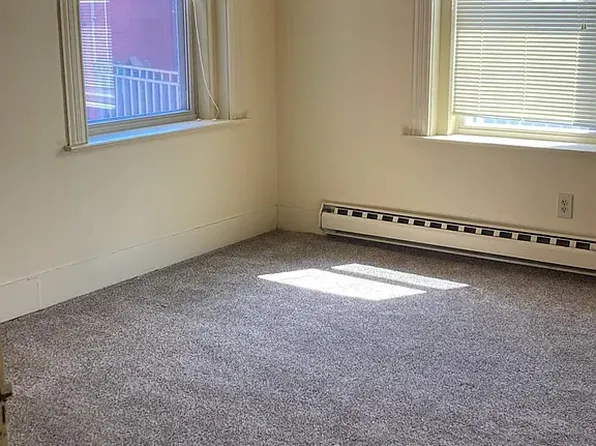 32 Willow St #1A, Waterbury, CT 06710