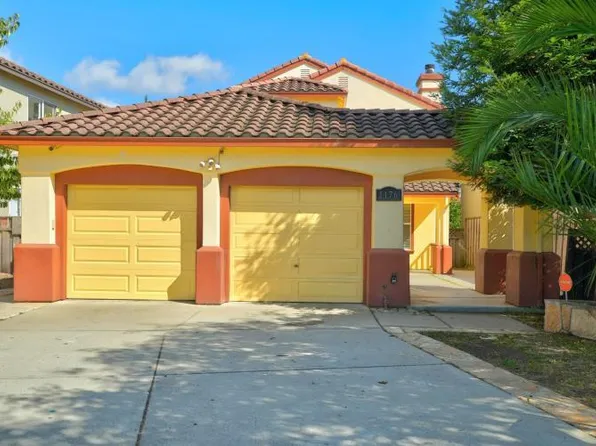 1176 Cobblestone St, Salinas, CA 93905