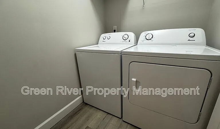 338 Bridgestone Ct — Photo 32