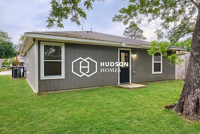 2818 Brigham Ln — Photo 12