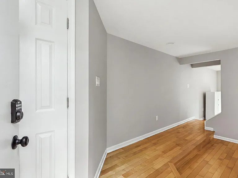 11092 Saffold Way — Photo 5