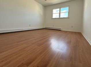 123 Essex Dr #1, Staten Island, NY 10314