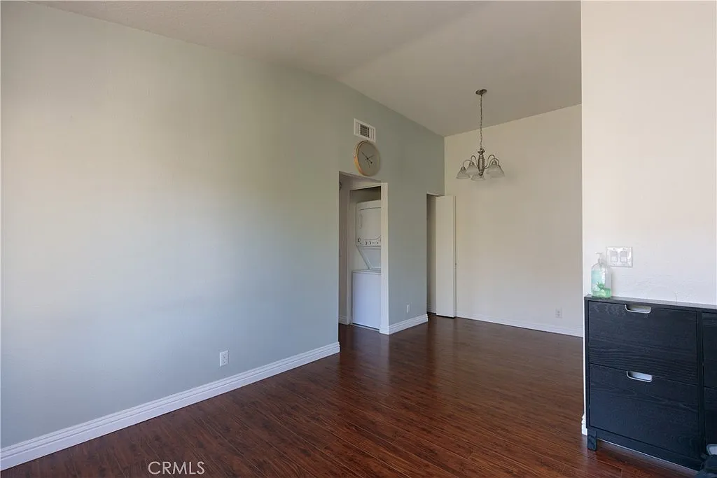 2 bed, 618 sqft, $2,360 — Photo 2