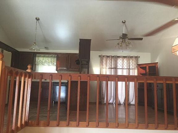 3rd image of 11808 Crystal Dr