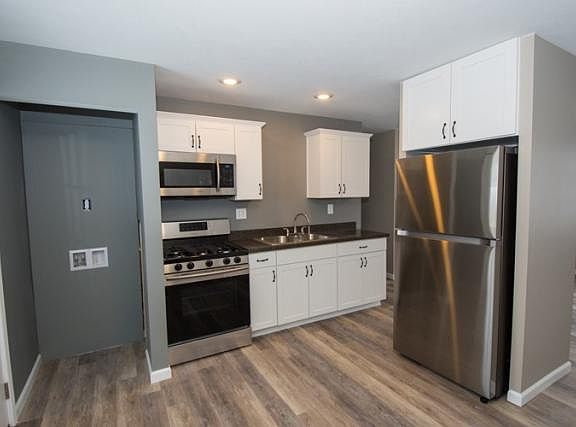 4th image of 28853 Miller Dr