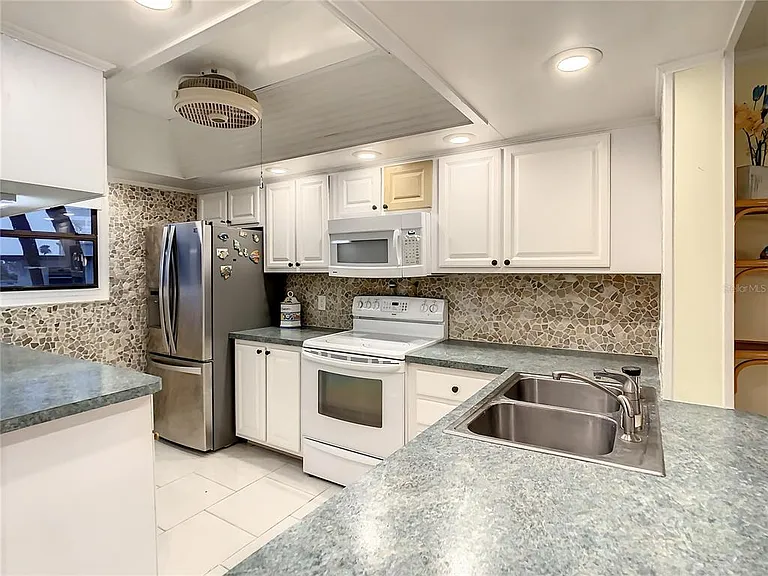 18304 Gulf Blvd #116 — Photo 10