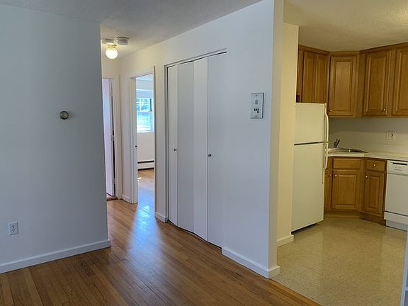 5th image of 8 Lake St APT 9