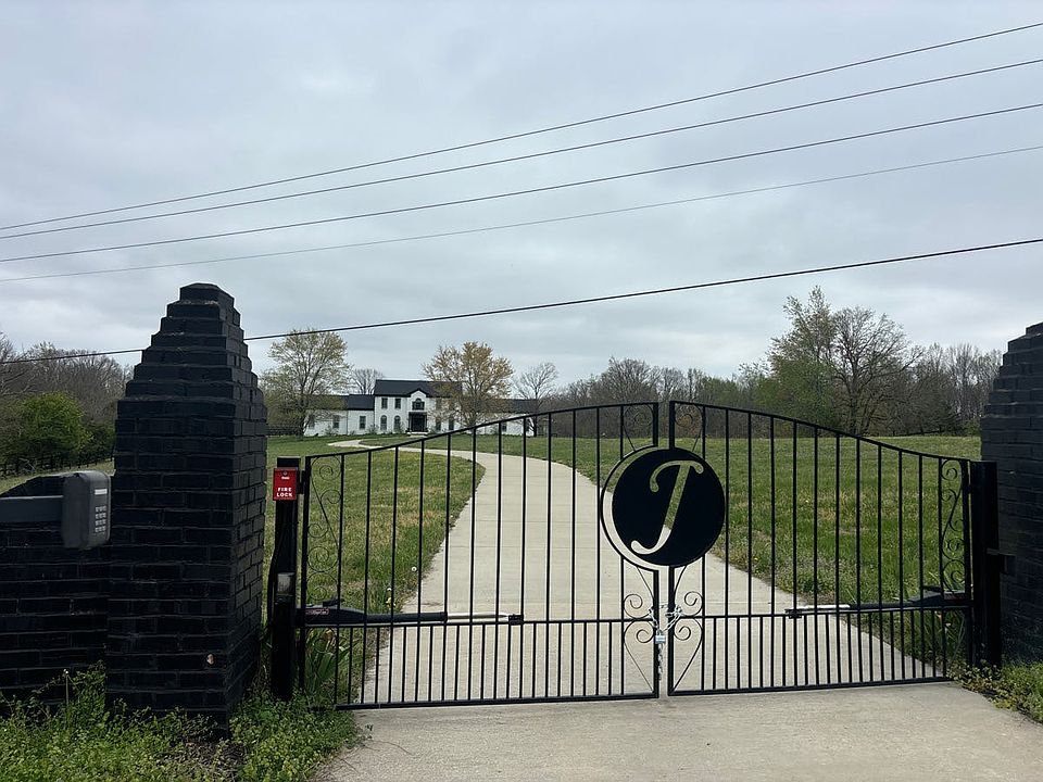 2nd image of 5951 Pinewood Rd