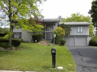 3344 Woodview Lake Rd, West Bloomfield, MI 48323