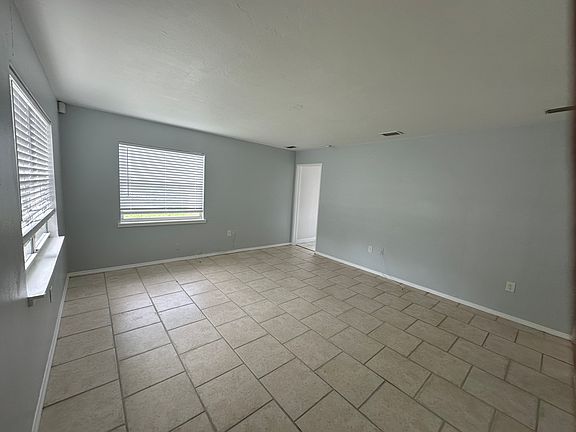 5th image of 1014 Gray St S