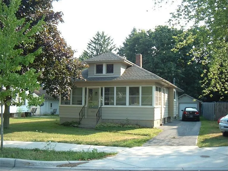 1802 Monroe St photo 1