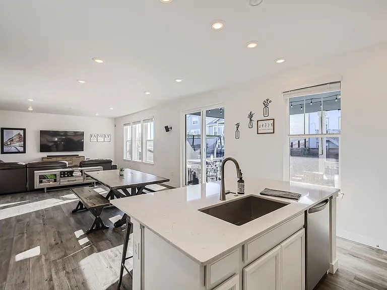 12885 Bay St — Photo 7