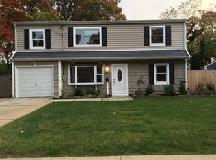 82 Cleveland Ave, Massapequa, NY 11758