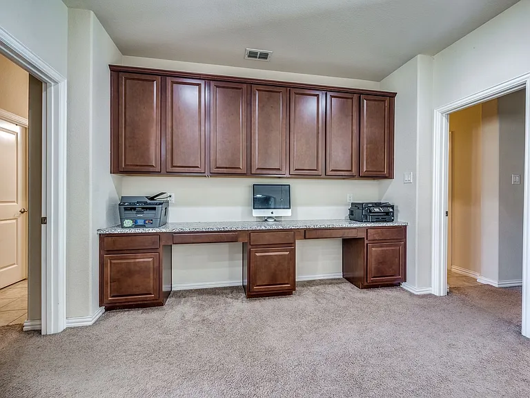 7340 Beranger Dr — Photo 8