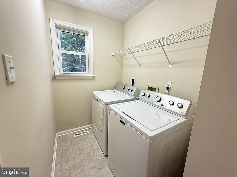 1234 Lakeview Dr — Photo 16