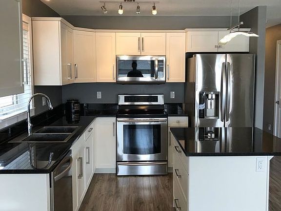 3rd image of 903 Kloppenburg Cres #A