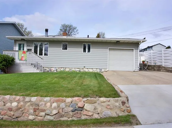621 23rd St NW, Minot, ND 58703
